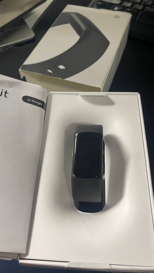 Google FitBit Charge 6 BRAND NEW Open Box Open to Offers - photo 2