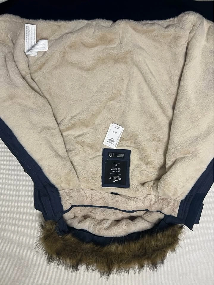 XL Hollister jacket NEW with tags - photo 2