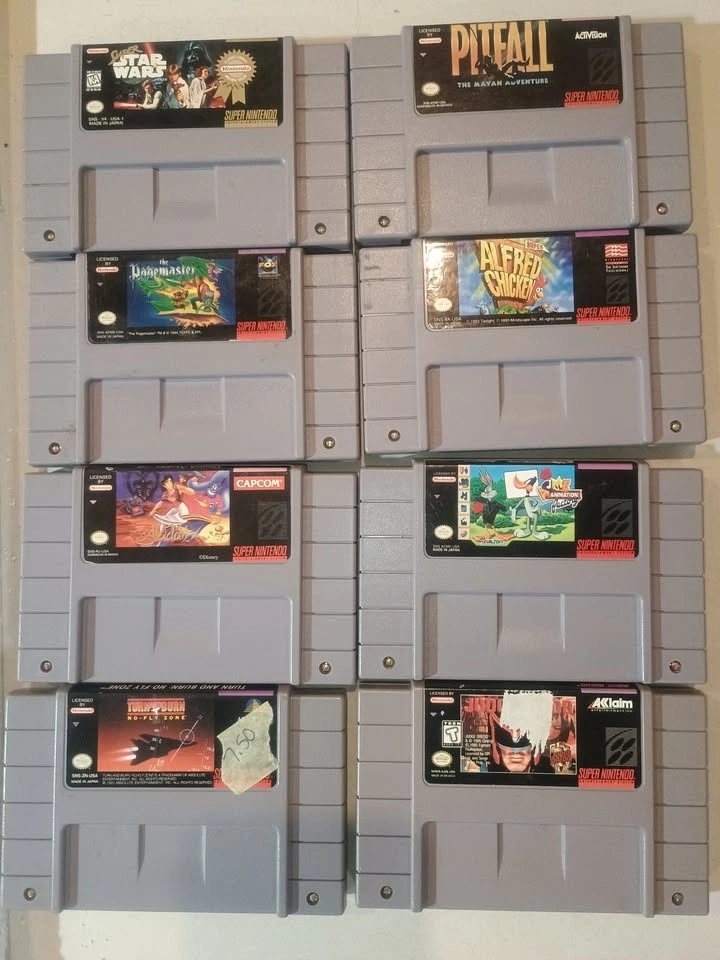 Super Nintendo SNES Bundle – 2 Controllers + 4 Games - photo 2