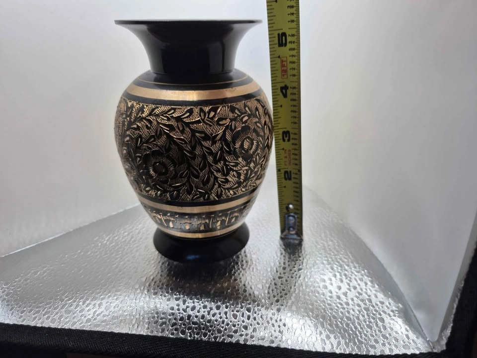 Intricate gold and black floral patterned vase (Skokie) - photo 4