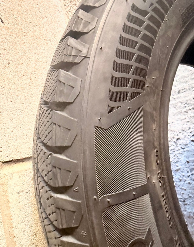 4 MotoMaster Winter Edge II Winter Tires 195/65R15 – Like New