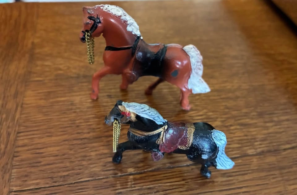 Vintage Mid-Century Miniature Cast Metal Horses (PAIR) - photo 2