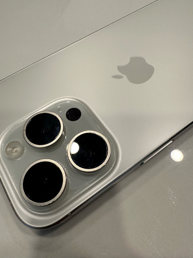 iPhone 15 Pro 128GB - Silver - Good Condition