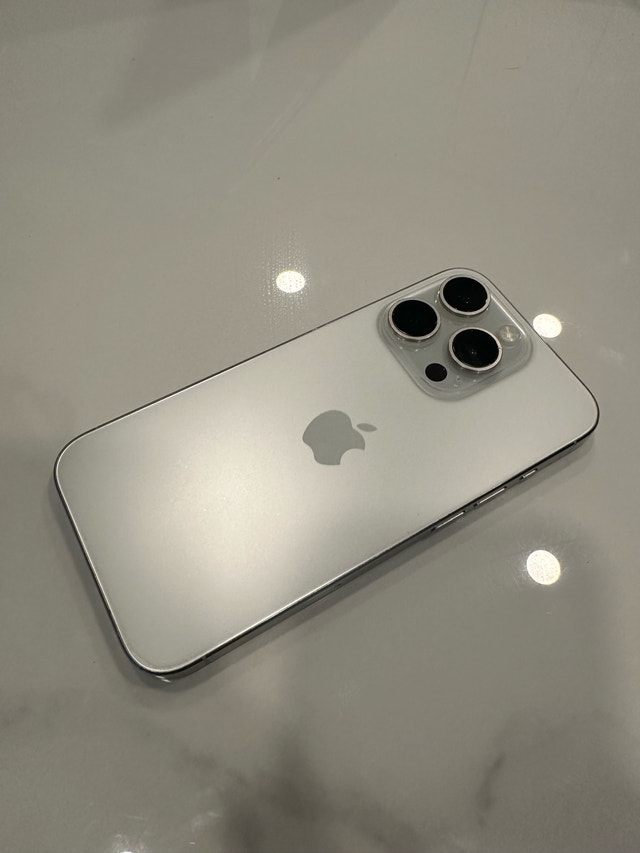 iPhone 15 Pro 128GB - Silver - Good Condition - photo 3