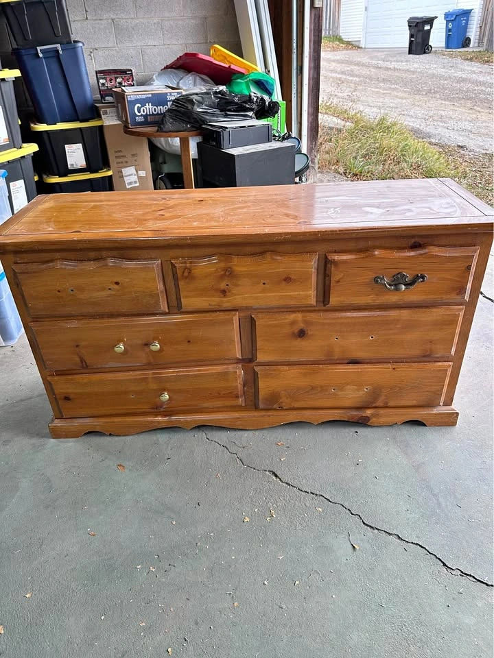 Solid Wood 7-Drawer Dresser – Great Condition