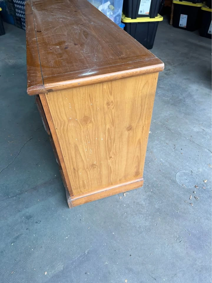 Solid Wood 7-Drawer Dresser – Great Condition - photo 4