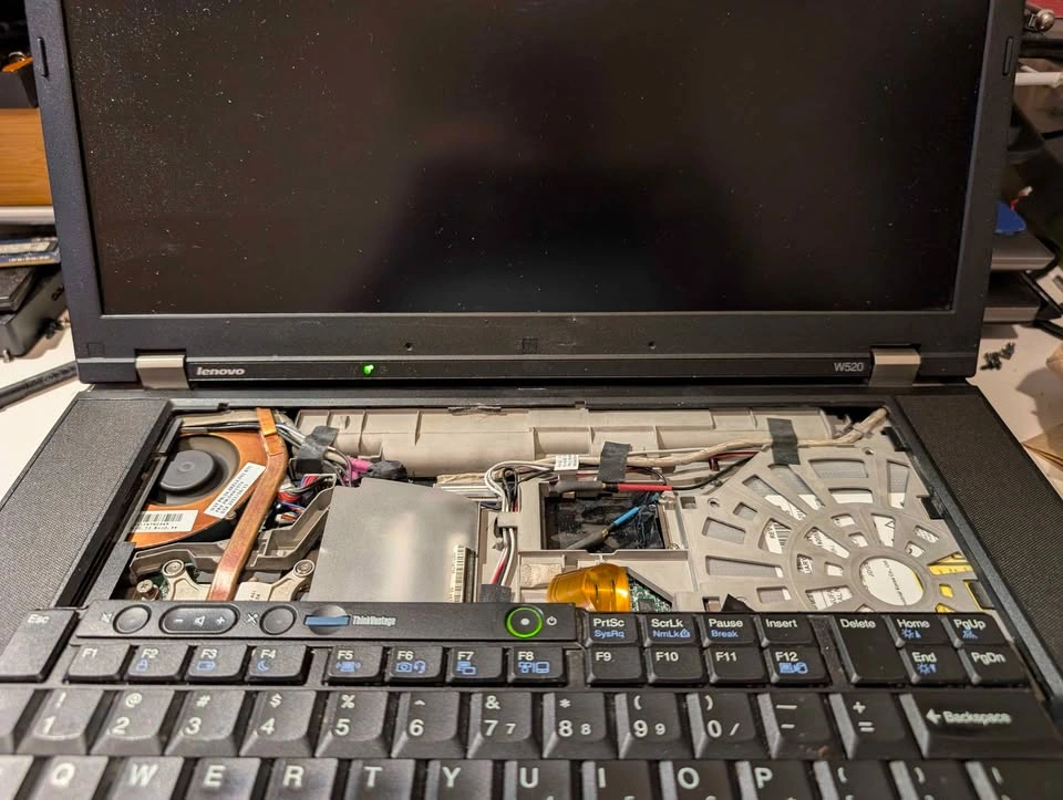 Lenovo ThinkPad W520 Laptop - photo 2