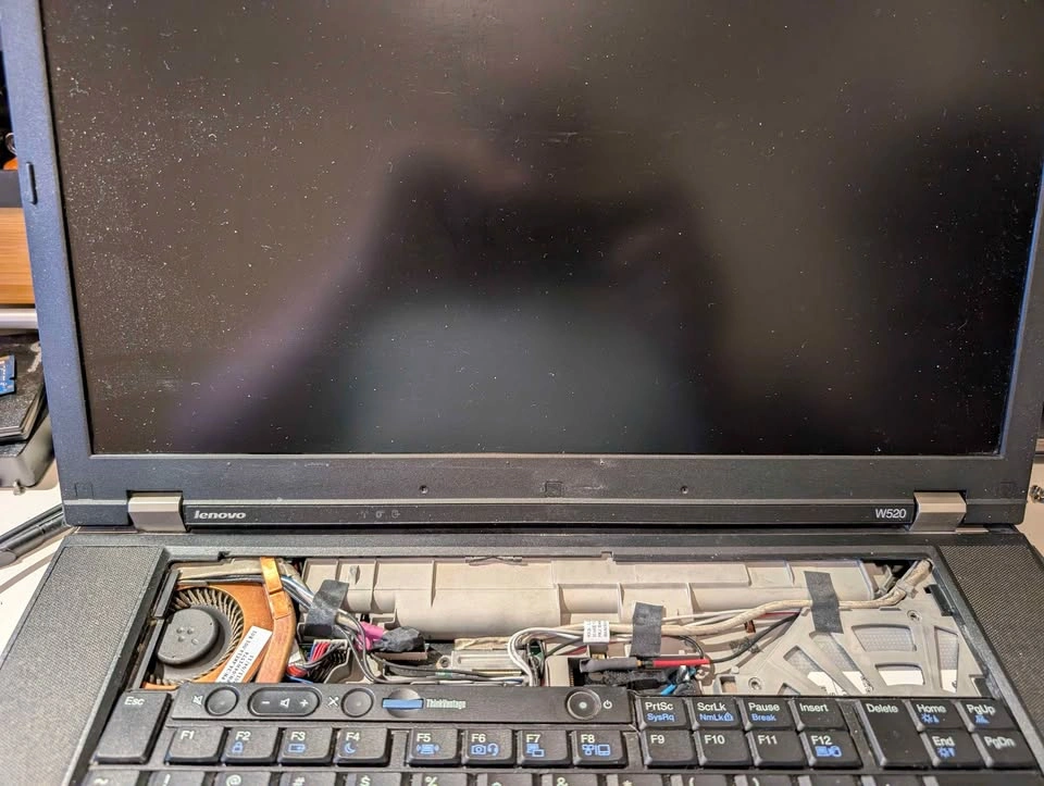 Lenovo ThinkPad W520 Laptop - photo 3