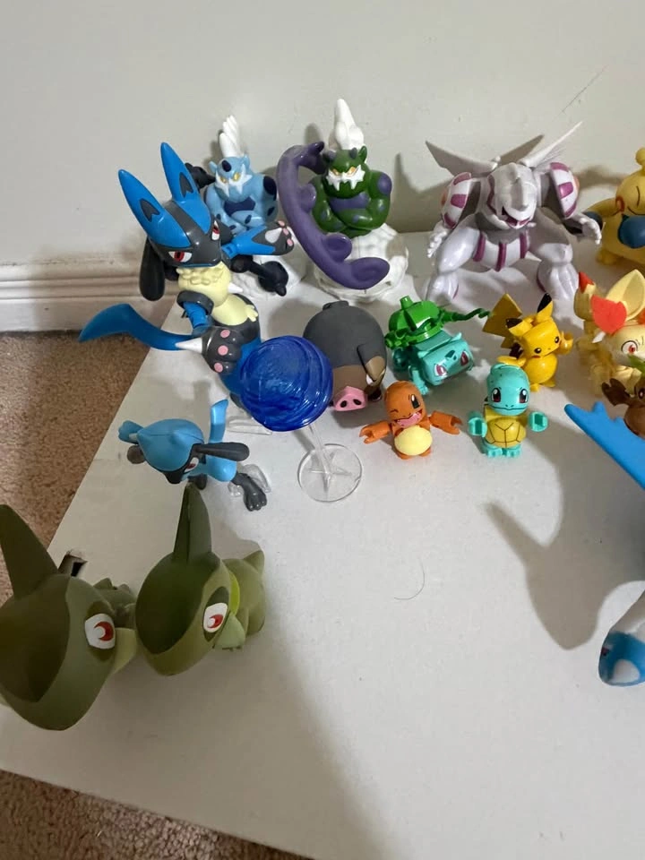 Lot of Pokemon Figures - photo 2