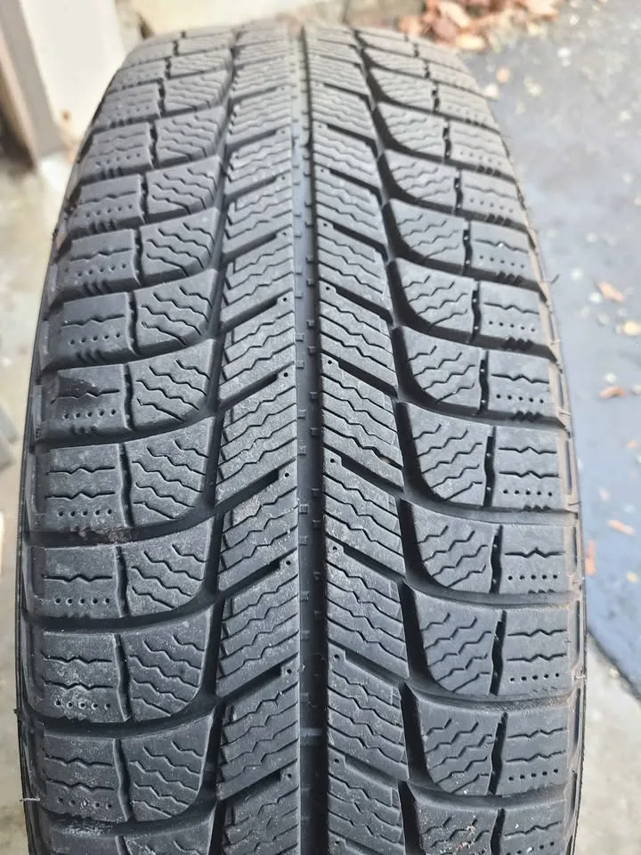 2002 Honda CRV Winter Tire & Rims image indicator(3)