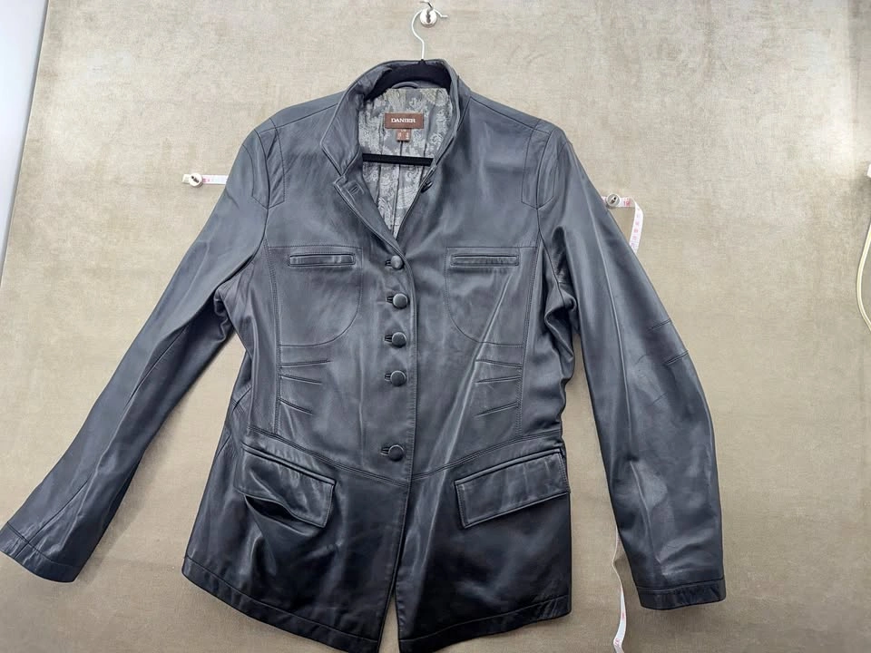 Danier Women's Black Leather Button-Front Jacket - Size L