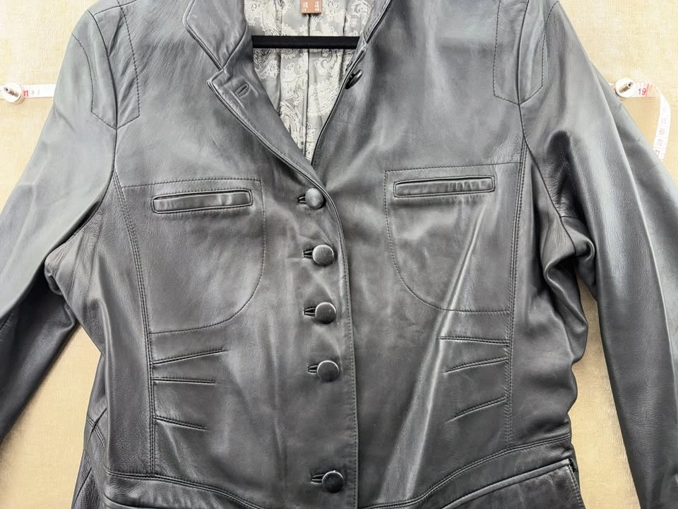 Danier Women's Black Leather Button-Front Jacket - Size L - photo 2