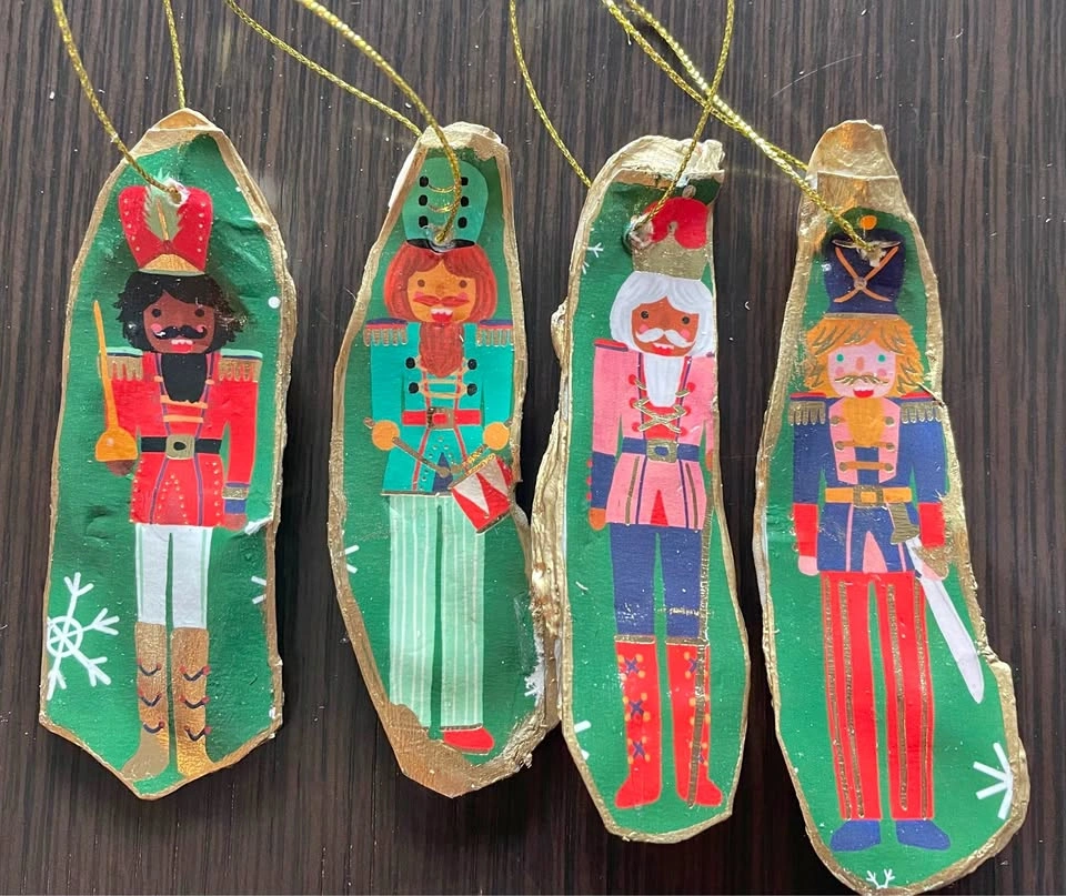 Set of 4 Oyster Shell Nutcracker ornaments