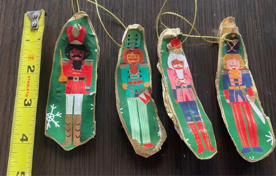 Set of 4 Oyster Shell Nutcracker ornaments - photo 2
