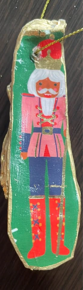 Set of 4 Oyster Shell Nutcracker ornaments - photo 5