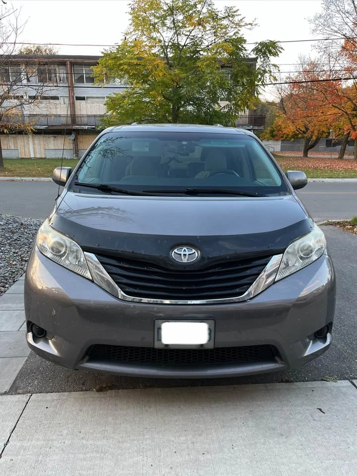 2012 Toyota Sienna - photo 3