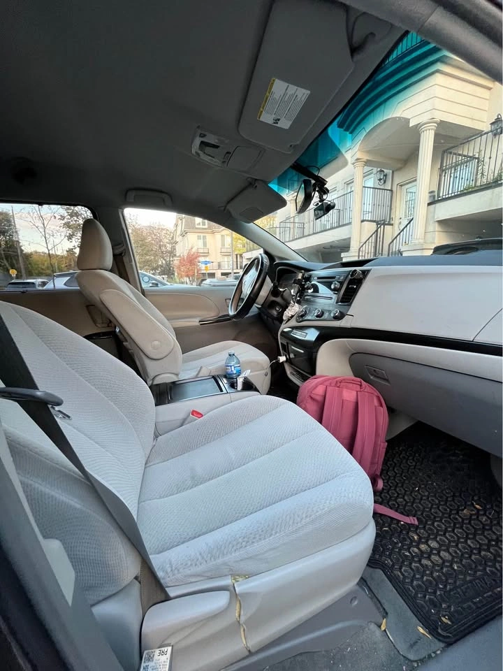 2012 Toyota Sienna - photo 4
