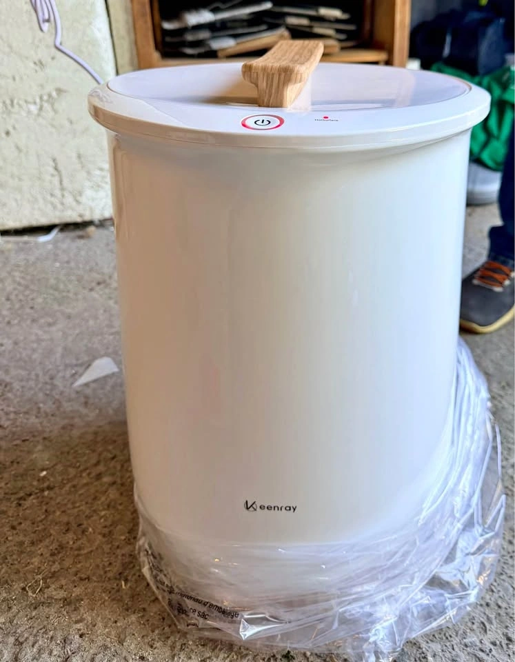 Brand New Keenray Towel Warmer Bucket