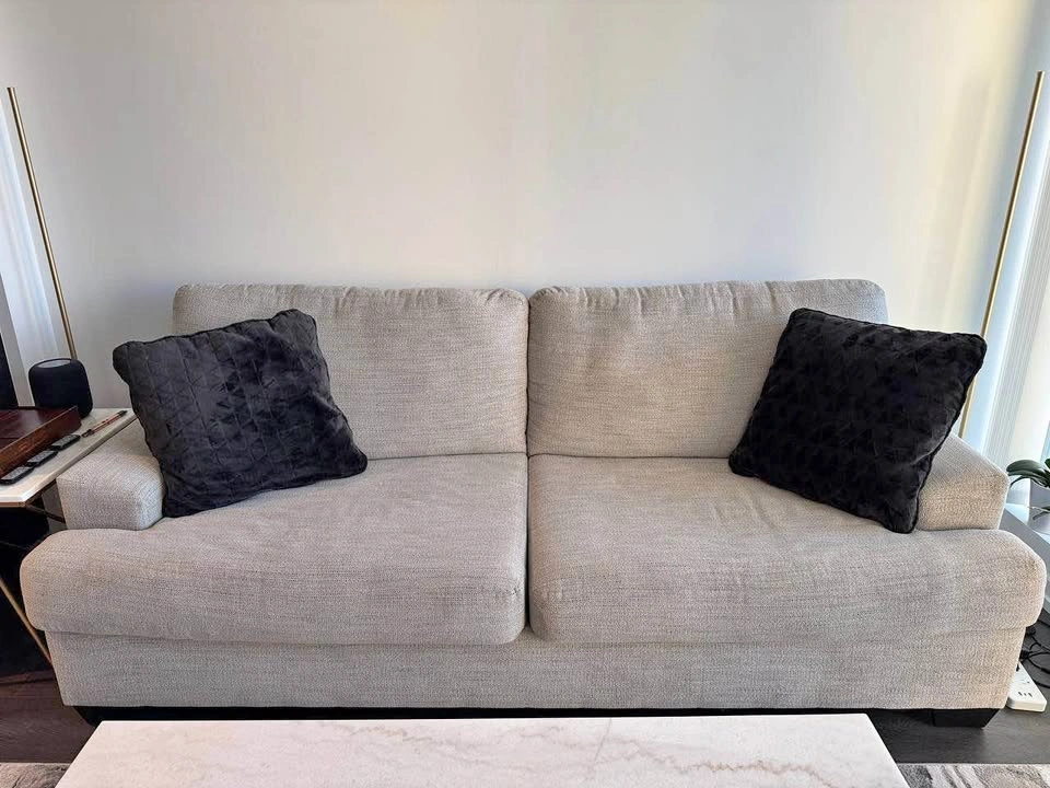 Signature Design by Ashley – Vayda Pebble Sofa