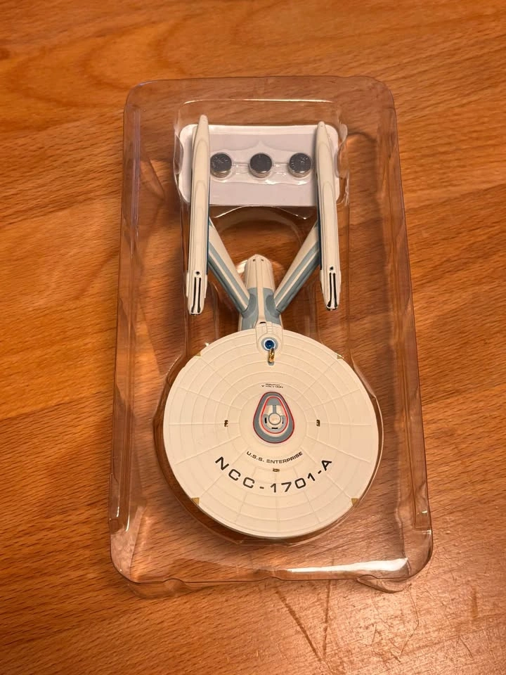 2005 Hallmark Keepsake Star Trek U.S.S. Enterprise Ornament - photo 4