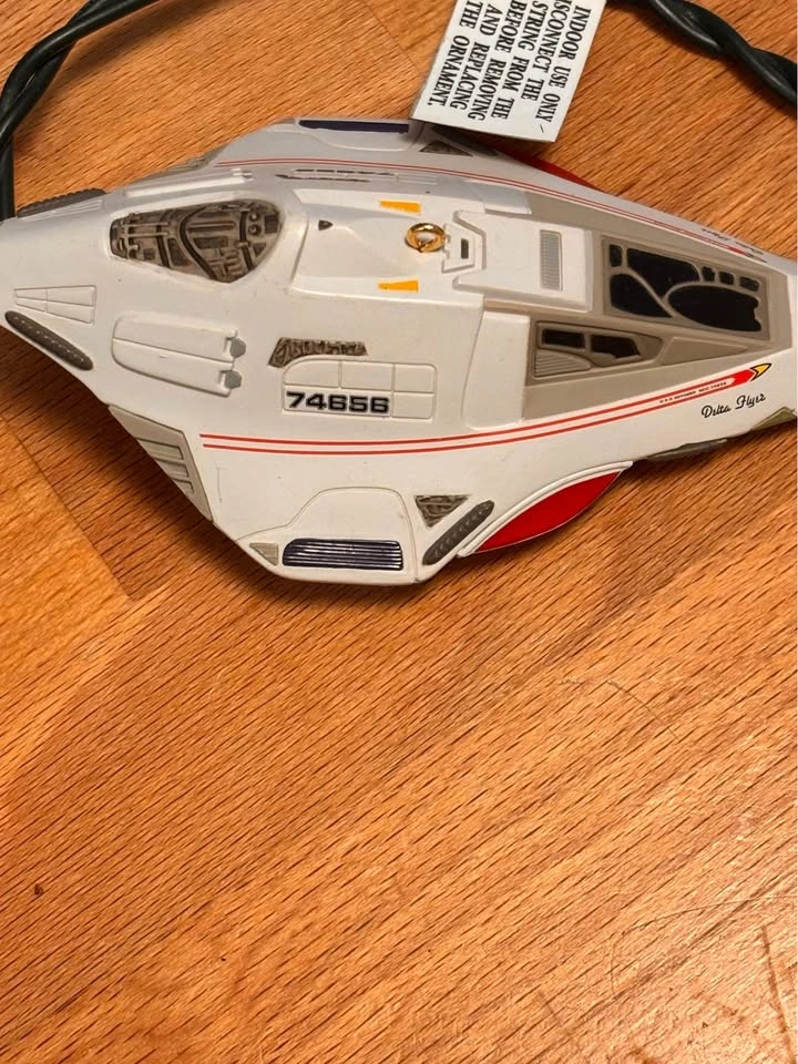 2002 Hallmark Star Trek Voyager Delta Flyer Ornament - photo 2