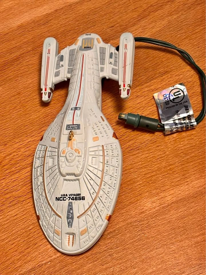 1996 Hallmark Keepsake Star Trek U.S.S. Voyager Ornament