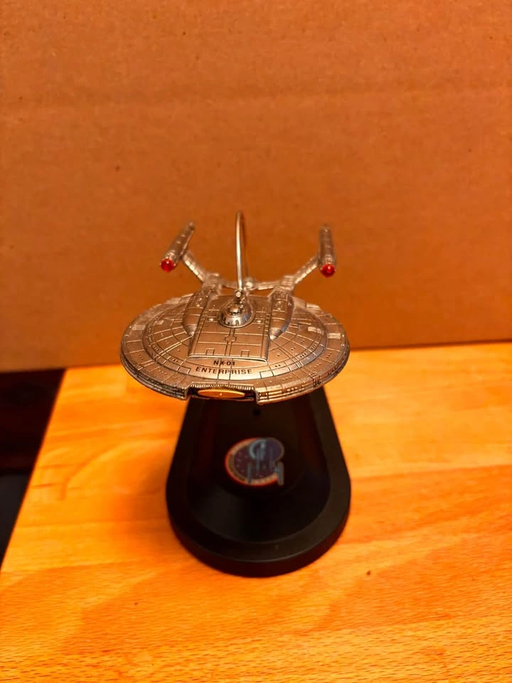 Star Trek Enterprise NX-01 Die-Cast Figure with Stand - photo 2