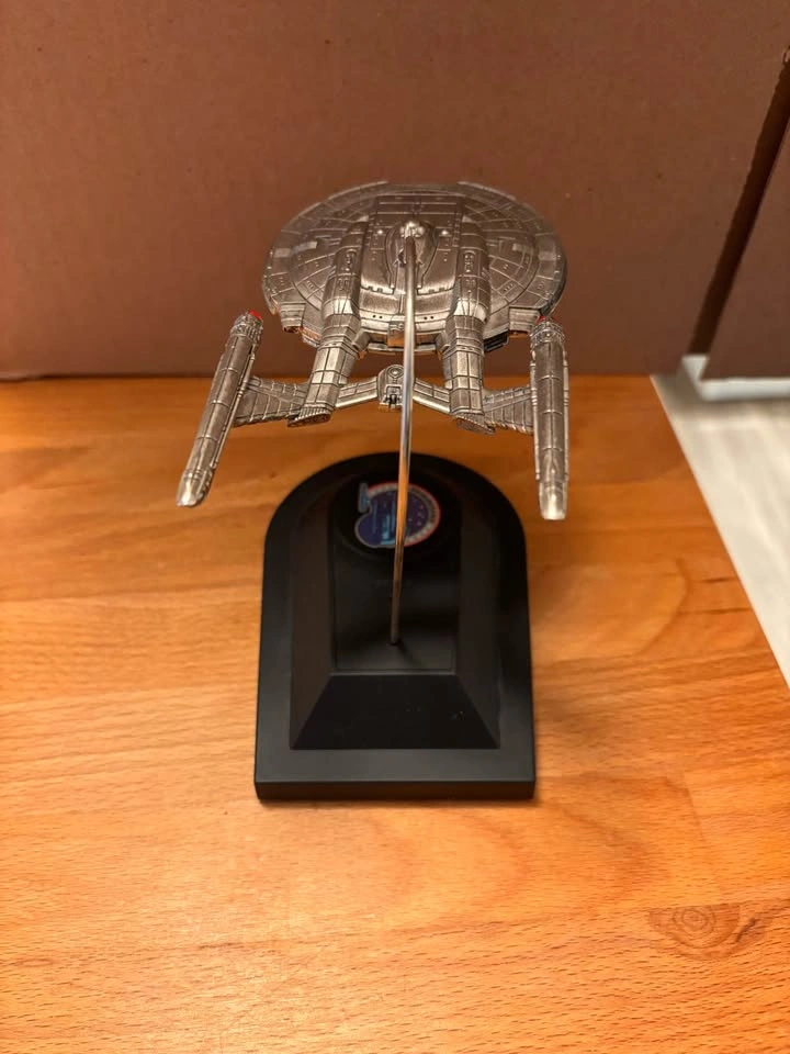Star Trek Enterprise NX-01 Die-Cast Figure with Stand - photo 3