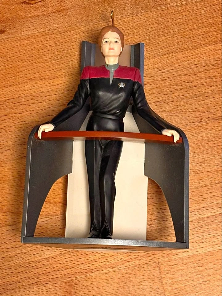 1998 Hallmark Keepsake - Captain Kathryn Janeway (Star Trek: Voy