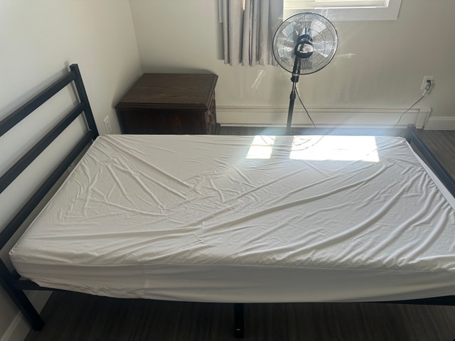 Twin Bedroom Set with Nightstand and Fan
