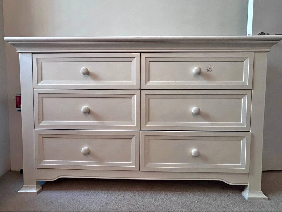 Baby Cache Solid Wood 6-Drawer Dresser / Changing Table