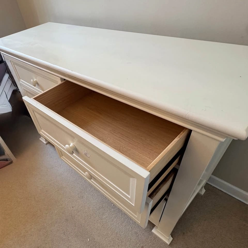 Baby Cache Solid Wood 6-Drawer Dresser / Changing Table - photo 3