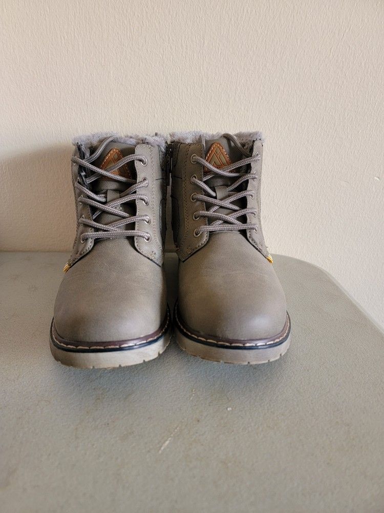 Boy Or Girl Fur Boots Waterproof Size 2.5 Not Used - photo 2