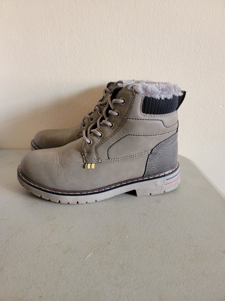 Boy Or Girl Fur Boots Waterproof Size 2.5 Not Used - photo 4