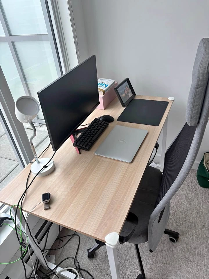 IKEA JÄRVFJÄLLET Office Chair and Wood Grain Desk