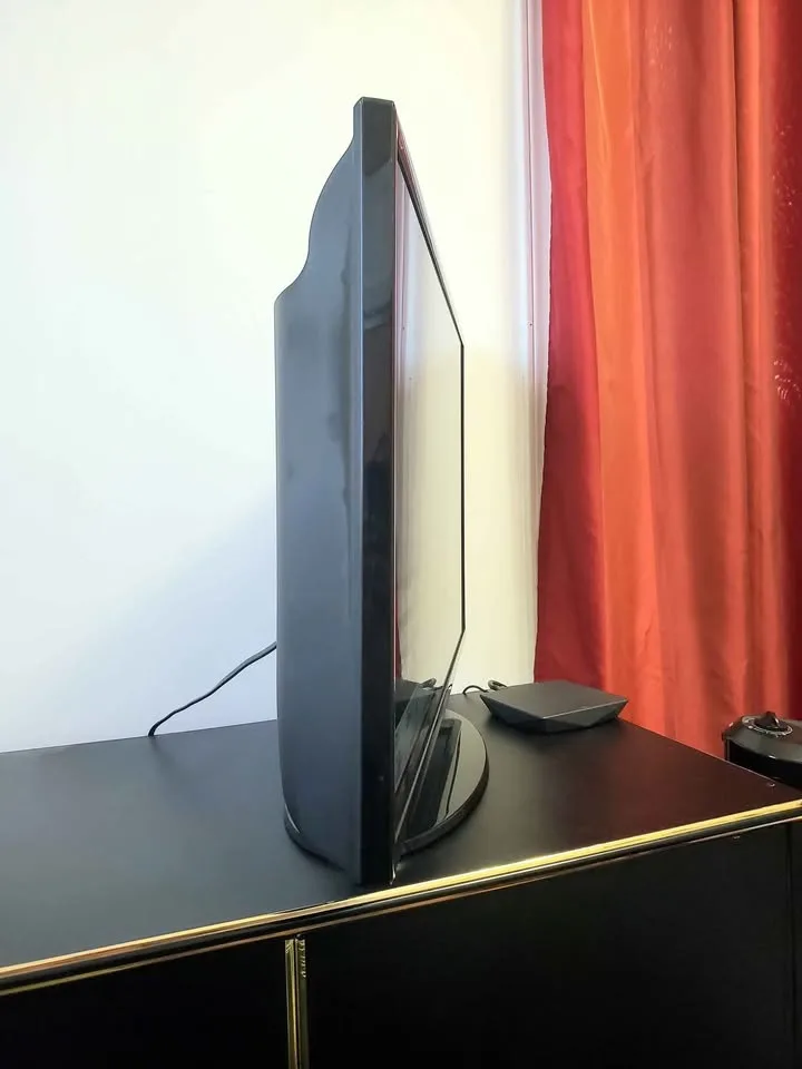 Samsung Smart TV 30" Moving Sale 🧡 image indicator(2)