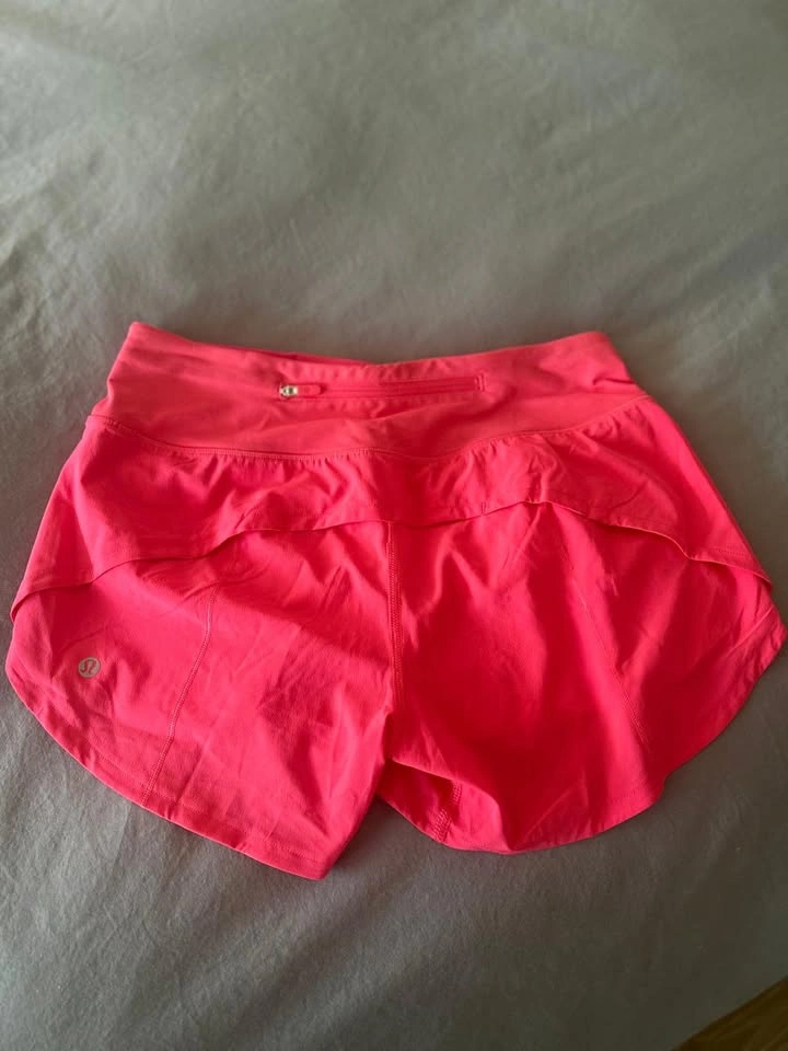 Lululemon Speed Up shorts – Size 4 - photo 2