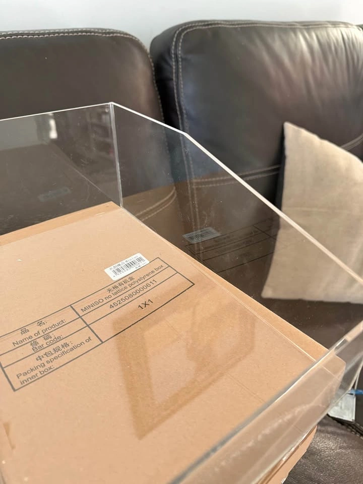 Acrylic and wooden display cases - photo 3