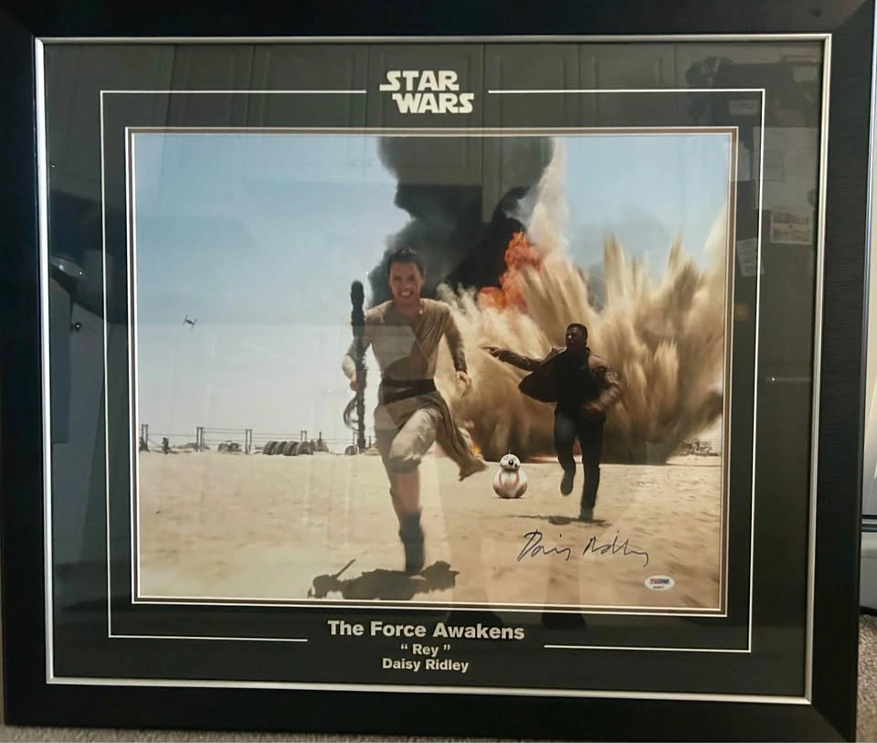 Authentic Star Wars Framed Print signed by Daisy Ridley - photo 2