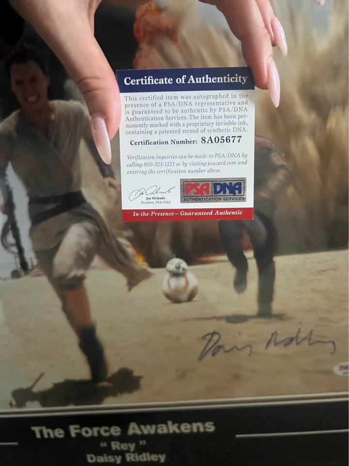 Authentic Star Wars Framed Print signed by Daisy Ridley - photo 3