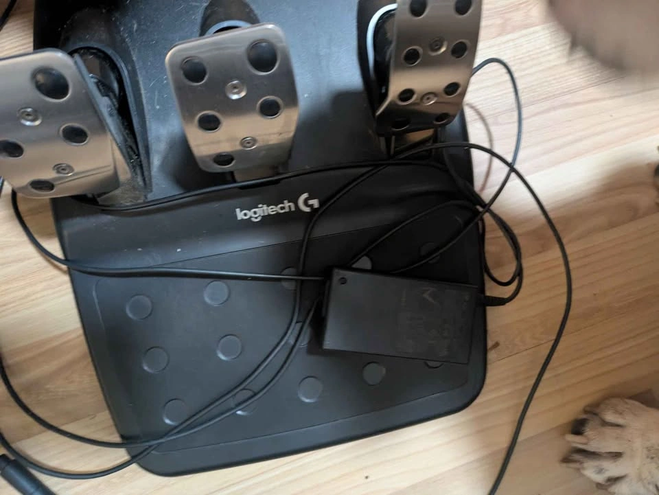 Logitech G920 Driving Force Racing Wheel and Pedals - photo 2