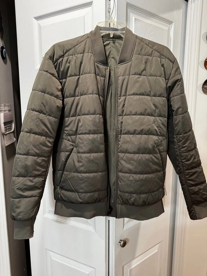 Lululemon Switch Over Bomber Jacket (Reversible) - Used once! - photo 5