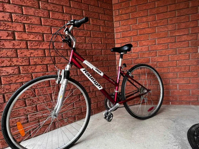 Women's Raleigh Bicycle image indicator(2)