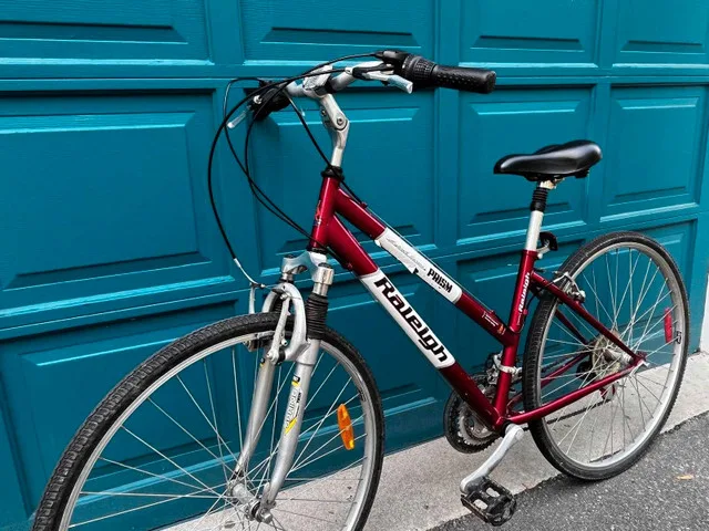 Women's Raleigh Bicycle image indicator(3)