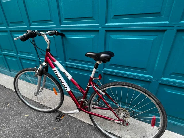 Women's Raleigh Bicycle image indicator(4)