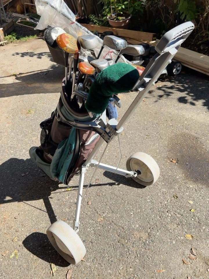 Two-Wheel Golf Pull Cart – Bag and Clubs Included Free - photo 4