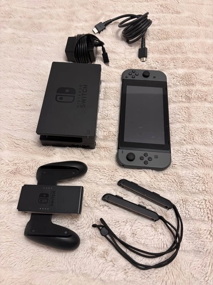 Nintendo Switch Console - photo 2