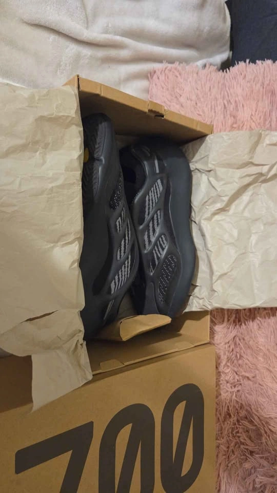 Yeezy 700 V3 Dark Glow - photo 4