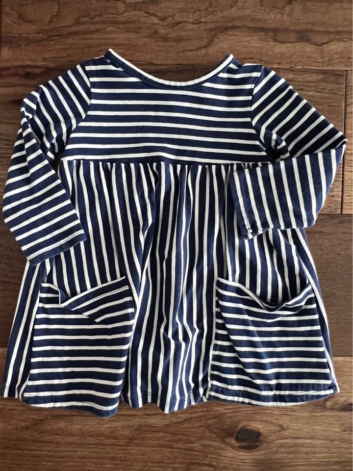 Bundle of 5 dresses size 12-18 months - photo 2
