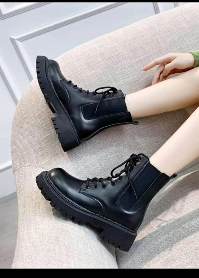 Boots size 41(US 9.5)